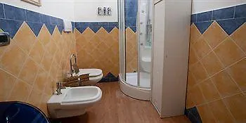 A Casa Di Elena فندق كاتانيا
